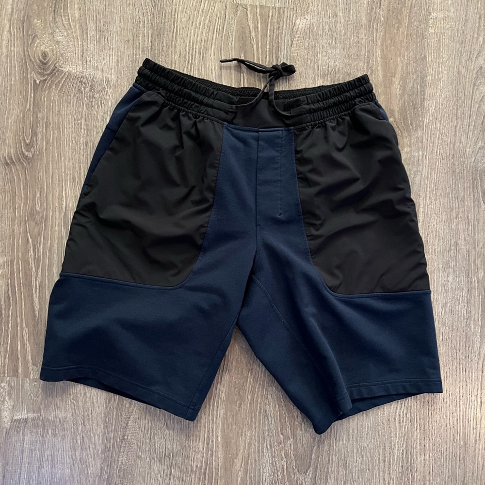 Lululemon men’s City Commute Short *9" True Navy - Picture 3 of 10